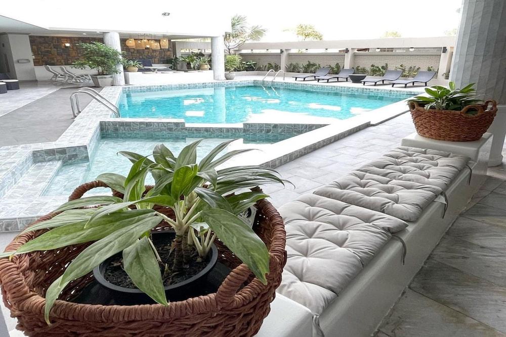 Garden Paradise Pattaya Exterior photo
