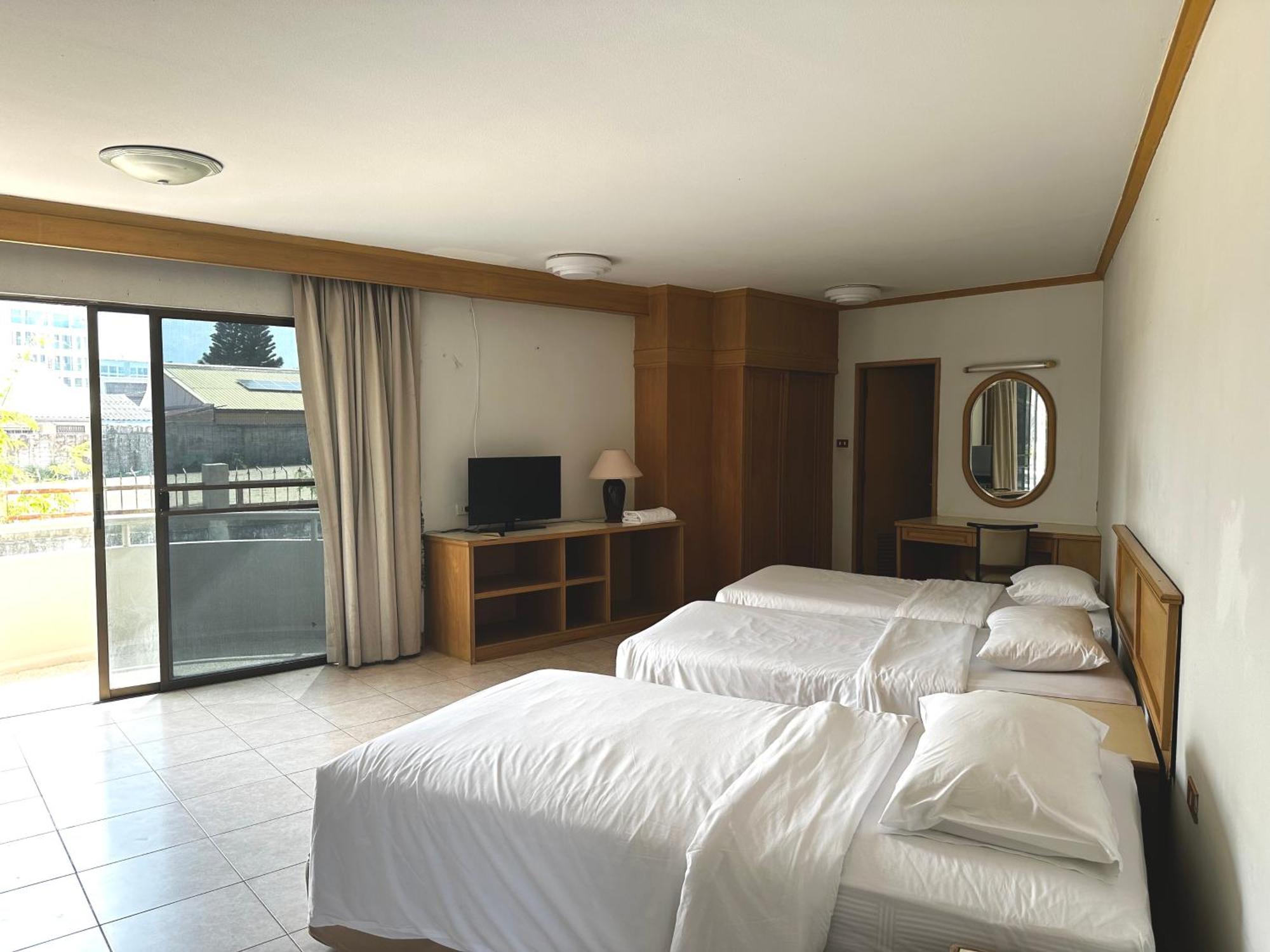 Garden Paradise Pattaya Exterior photo