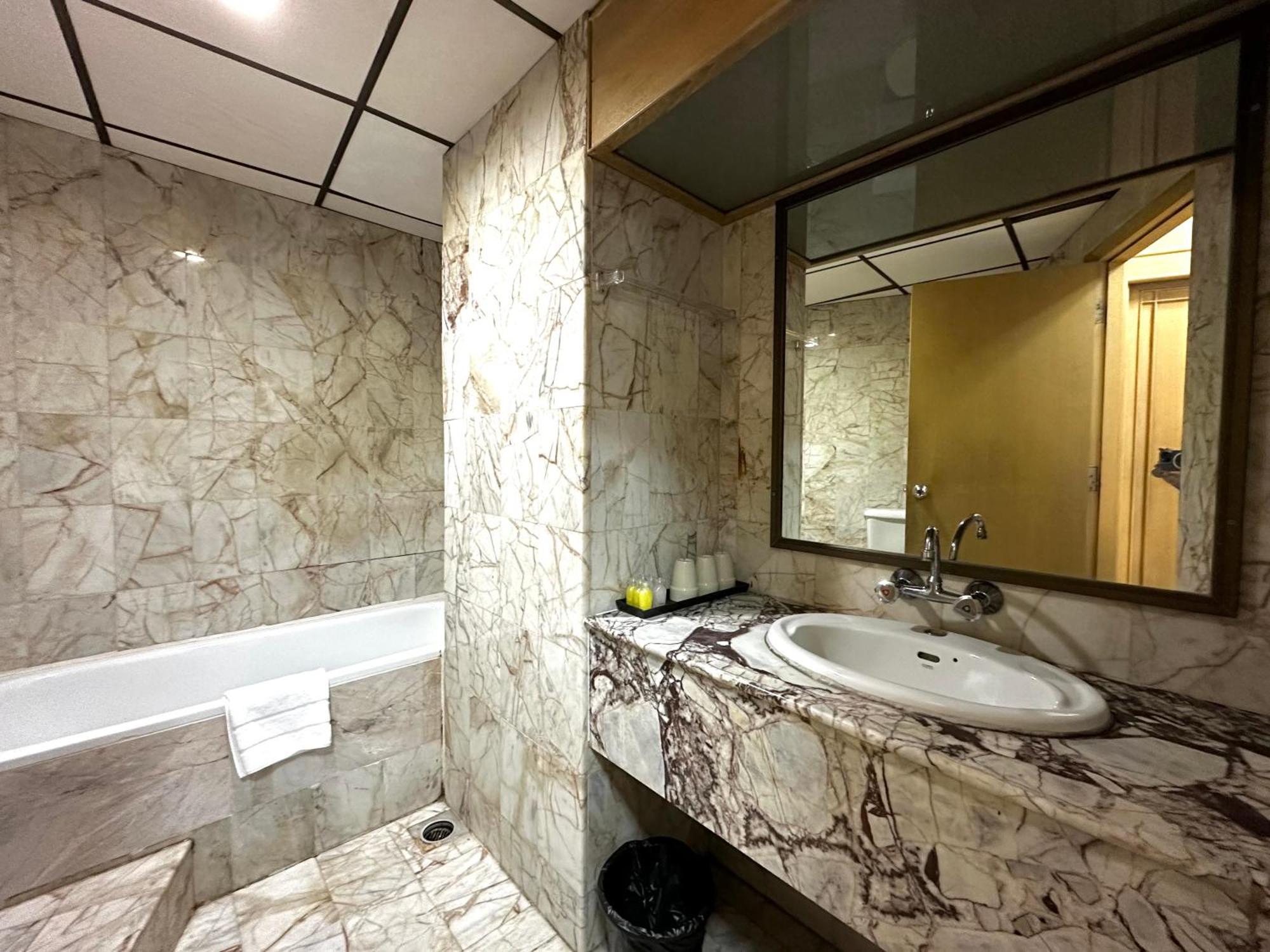 Garden Paradise Pattaya Exterior photo